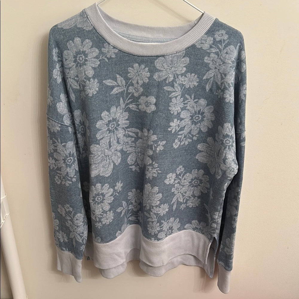 Floral Blue and White Sweatshirt Time & Tru Sz L (12-14)